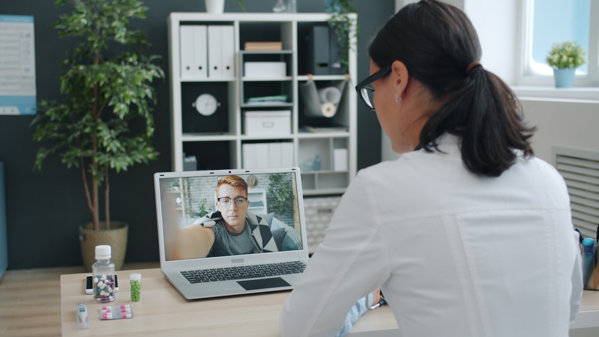 Professional dietary counselor during online session